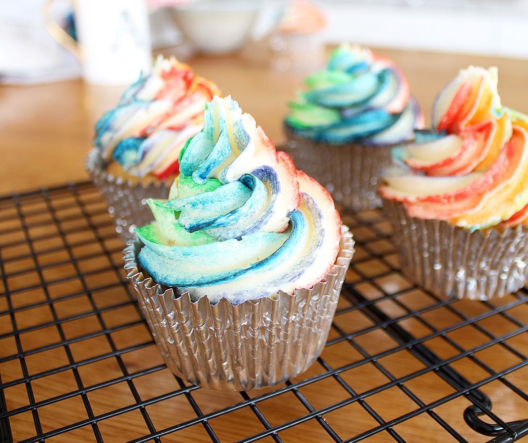 Bakery goods with color swirl
